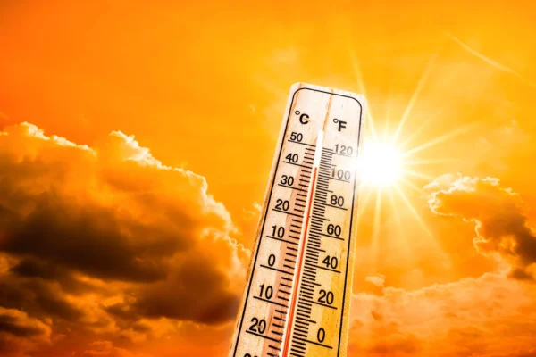 Prognoza meteo, 7 iulie. Între foc și furtuni. Cod roșu în sud, grindină în nord