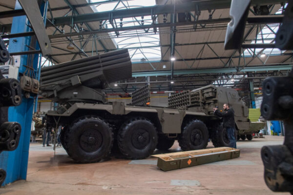 Europa caută zeci de mii de muncitori în industria de armament, dar tinerii refuză posturile
