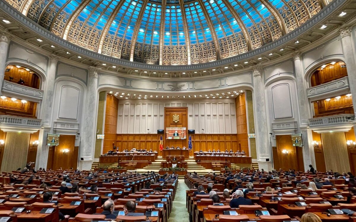 Sala Parlamentului României cu cupolă de sticlă