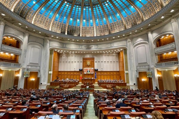 Sala Parlamentului României cu cupolă de sticlă