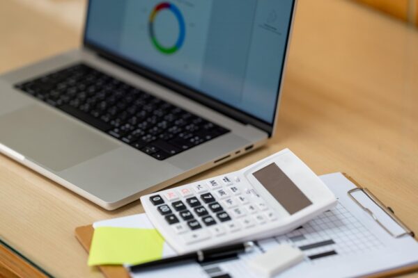 Ce trebuie să știi înainte să investești pentru prima dată