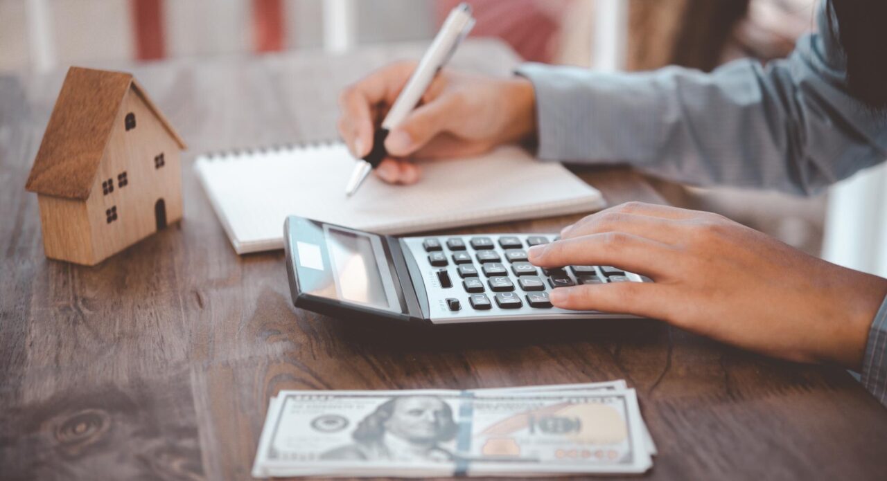 Refinanțarea unui credit: în ce situații poate reduce costurile lunare