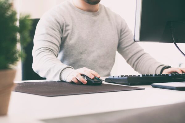 Mecanice sau chiclete? Ce tastatură e ideală pentru munca de opt ore zilnic
