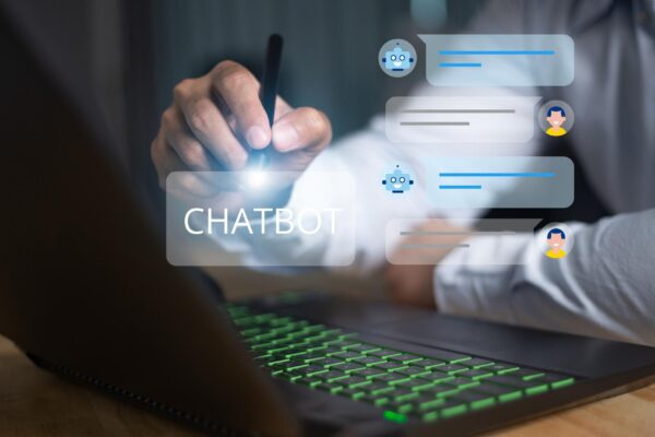 Chatbot pentru magazinul online: ce întrebări poate prelua și când intervine un operator