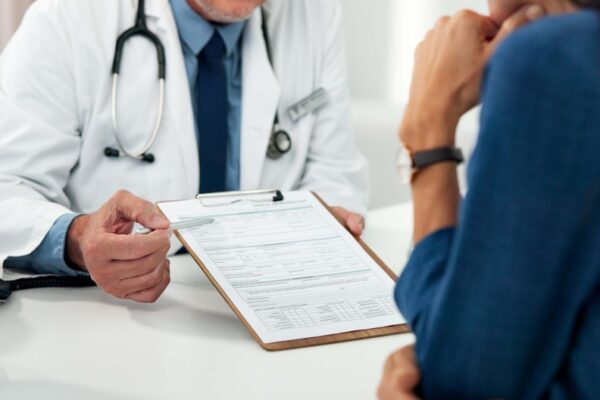 Cum verifici dacă o clinică privată are contract cu CAS?