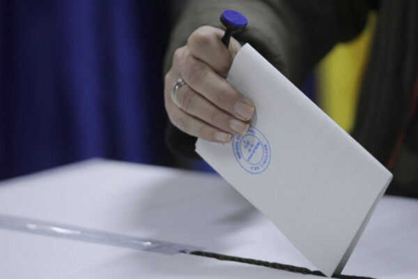 Sondaj CURS: AUR are 34% din intențiile de vot, iar PSD este cotat cu 26%